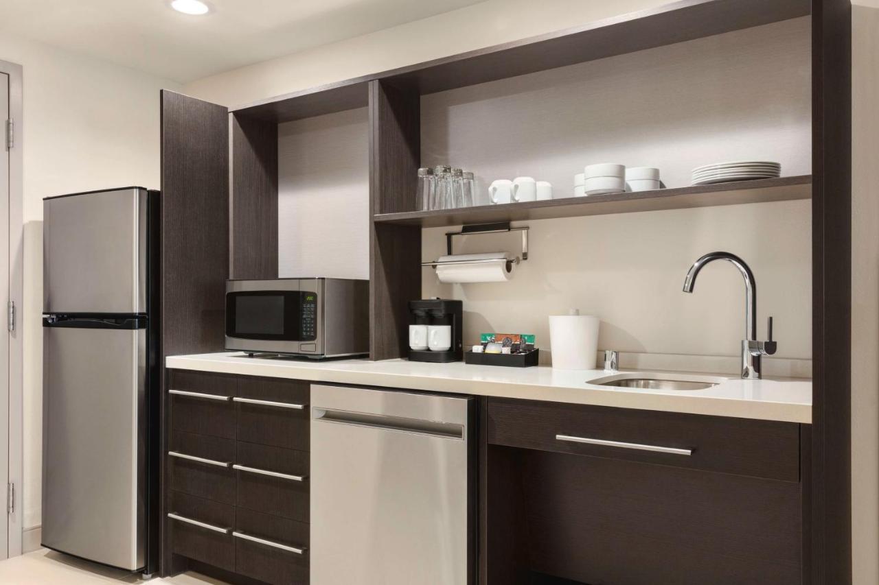 Home2 Suites By Hilton Milwaukee West West Allis Exterior photo